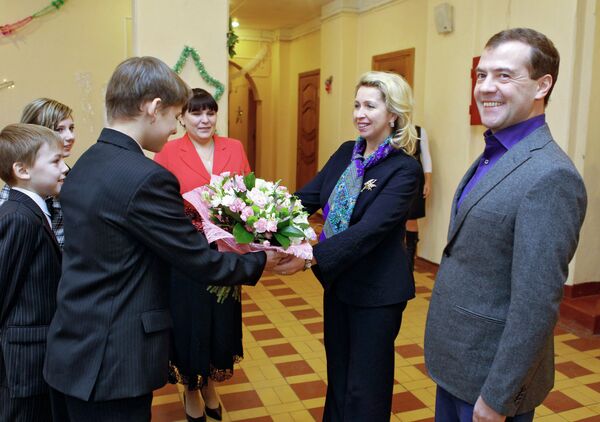 Президент РФ Д. Медведев с супругой Светланой посетили детский дом в Иваново