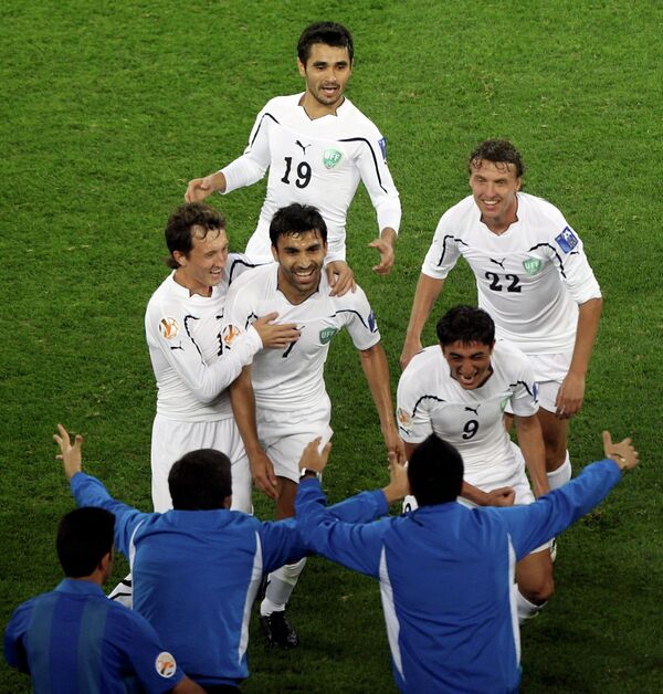 Футболисты сборной Узбекистана