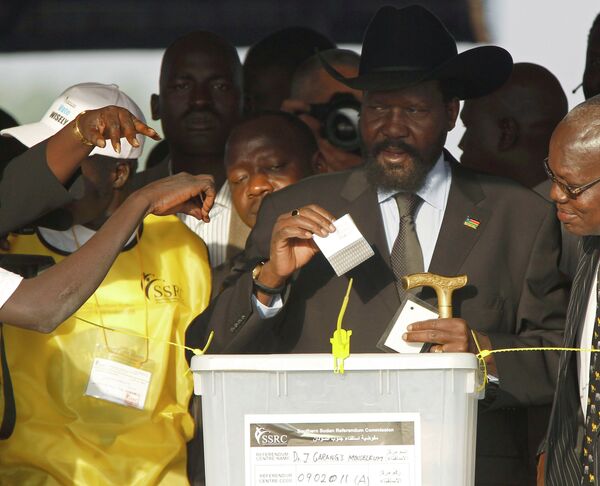 Президент Южного Судана Сальва Киир голосует на референдуме о независимости