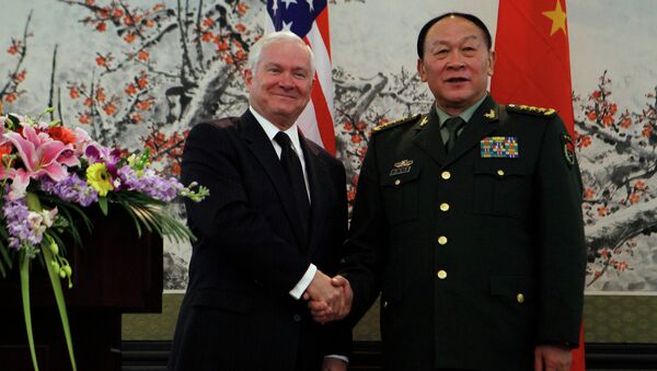 Министры обороны Китая и США Лян Гуанле и Роберт Гейтс