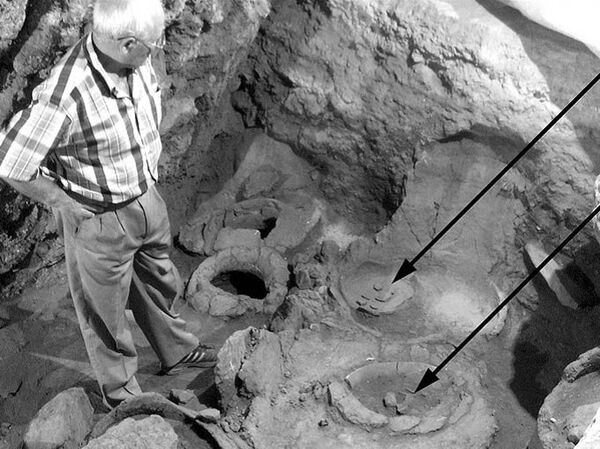 Остатки древнейшей в мире винокурни в пещере «Арени-1» в Армении  