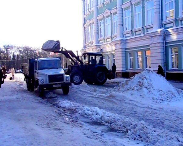 Как убирают снег в Вологде