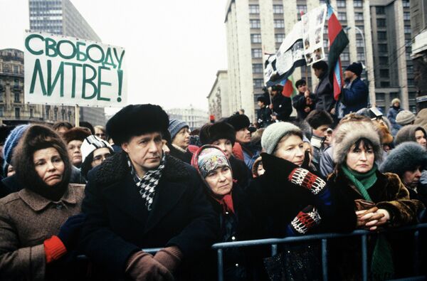 Участники митинга в Москве после событий 13 января 1991 года. Архив