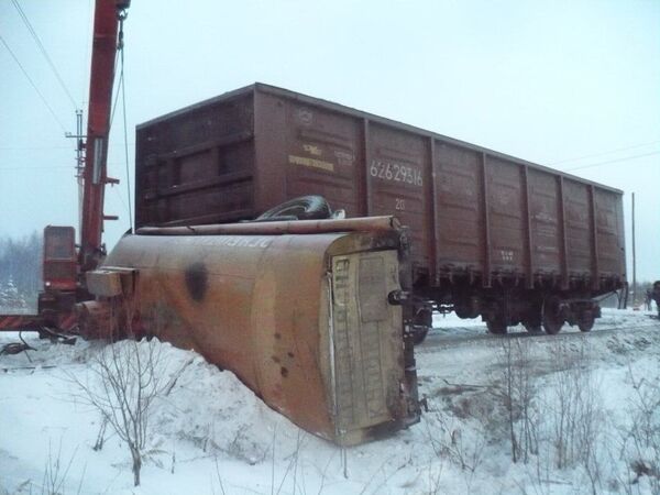 Бензовоз столкнулся с поездом в Иркутской области, три человека погибли 