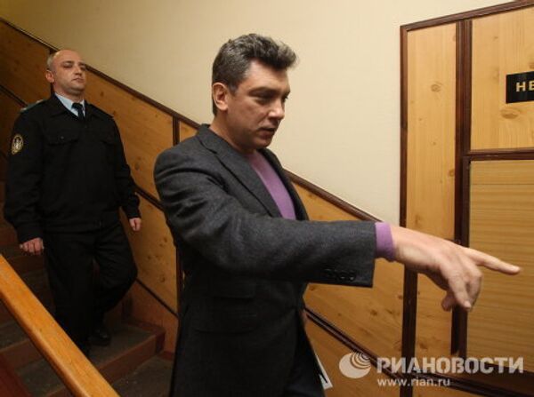 Борис Немцов в здании Тверского суда Москвы