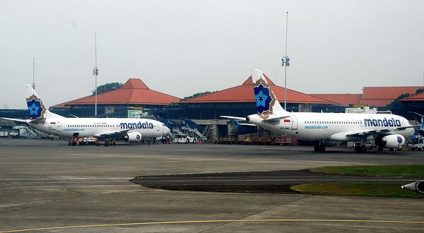 Самолеты индонезийской авиакомпании Mandala Airlines