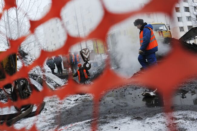 Прорыв трубы отопления в Санкт-Петербурге. Архив