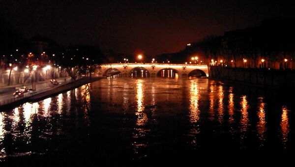 Мост поцелуев на Сене, архивное фото