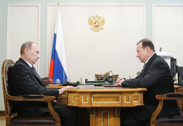 Премьер-министр РФ Владимир Путин провел рабочую встречу с Владимиром Стржалковским