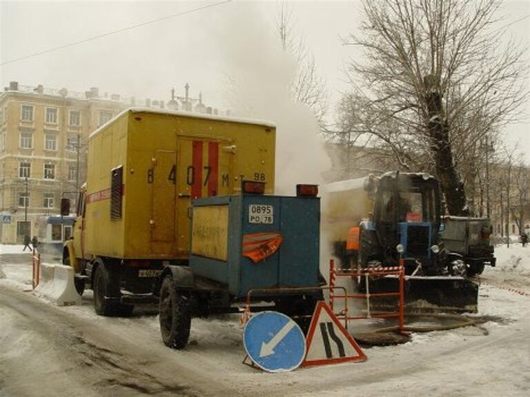 Прорыв трубы на Васильевском в Петербурге