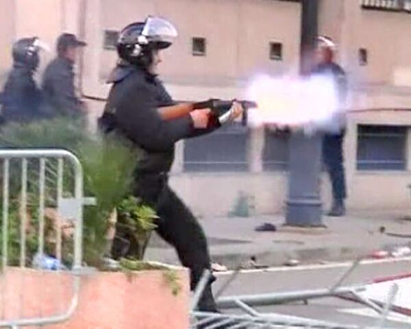 Полиция Туниса применила против демонстрантов слезоточивый газ и дубинки