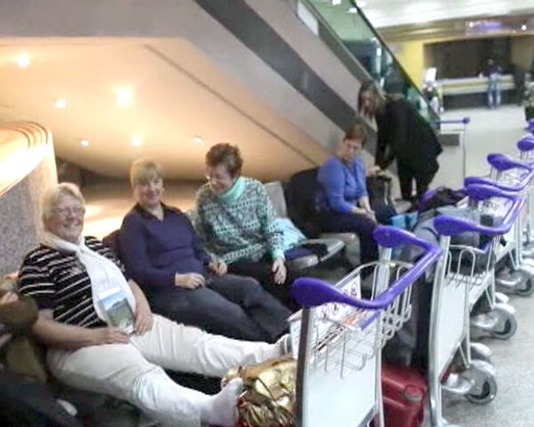 Туристы оказались в ловушке в аэропорту Туниса из-за комендантского часа 