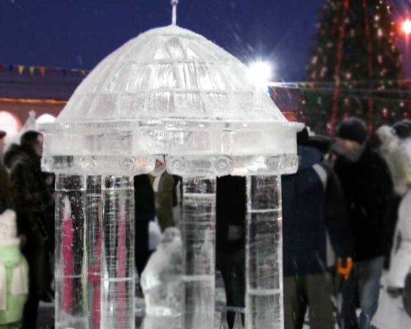 Сказочные фигуры из снега и льда украсили главную площадь Костромы 