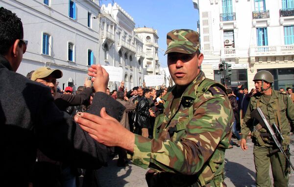 Массовые беспорядки в Тунисе 