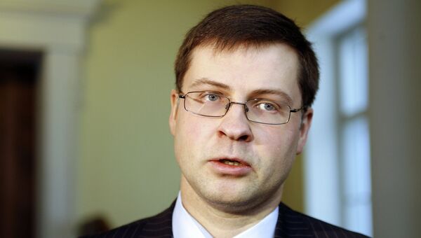 Домбровскис: не надо политизировать внесение Лужкова в черный список