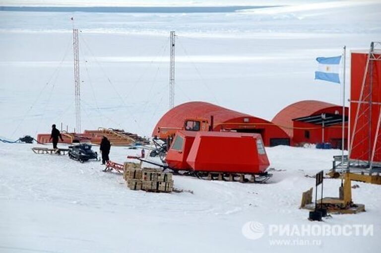 Дизель-электроход Василий Головнин вышел в Антарктиду