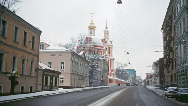 Старая Басманная улица в Москве. Архивное фото