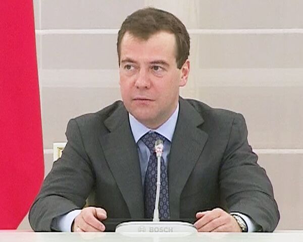 Медведев поблагодарил ОП за помощь с Химкинским лесом и Охта-центром