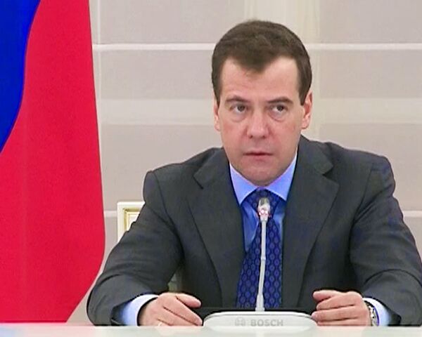 Медведев попросил Общественную палату помочь в борьбе с коррупцией