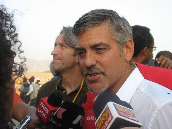Актер Джордж Клуни заразился малярией во время визита в Южный Судан