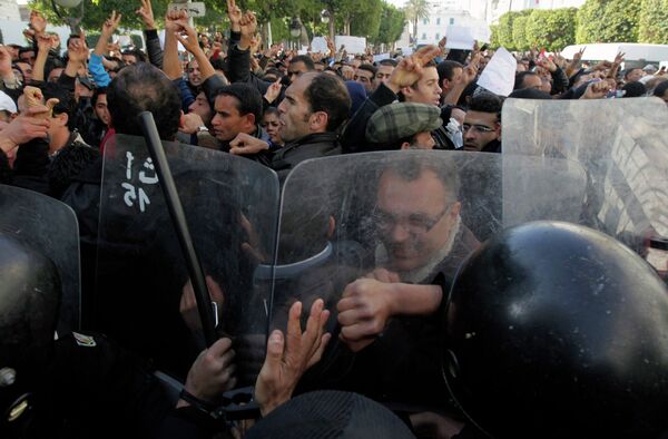 Массовые демонстрации в Тунисе