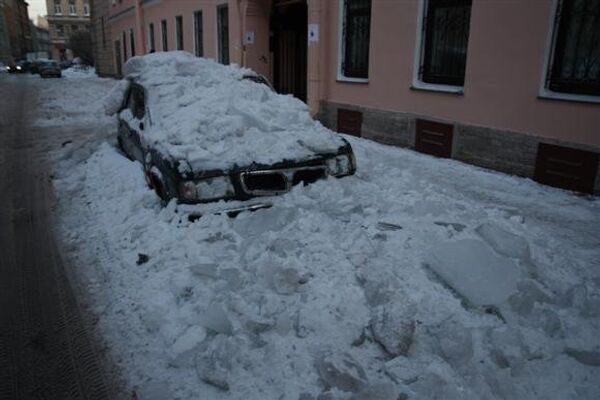Уборка снега в Петербурге. Архив