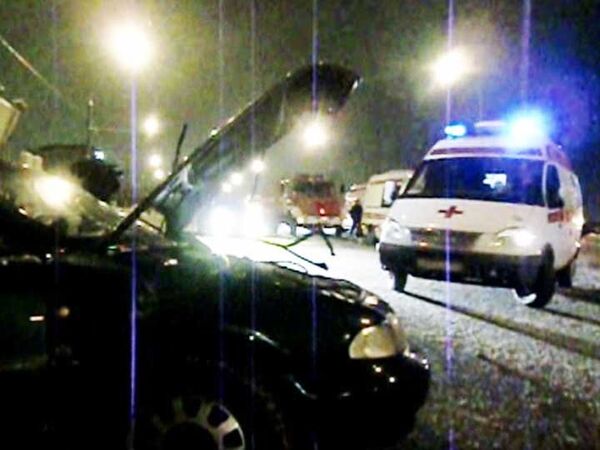 Груды металла остались от машин после аварии в Москве  