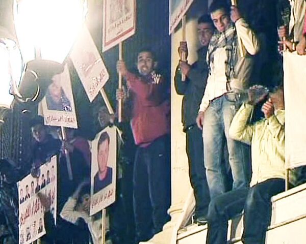 Сотни тунисцев нарушили комендантский час и вышли ночью на улицы   