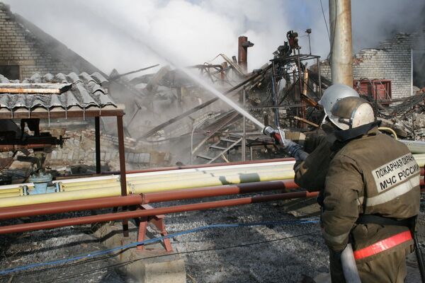 Пожар после взрыва на газозаправочной станции вблизи поселка Онохой