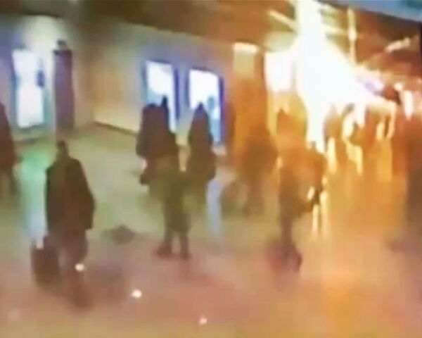 Момент взрыва в аэропорту Домодедово. Видео камер слежения
