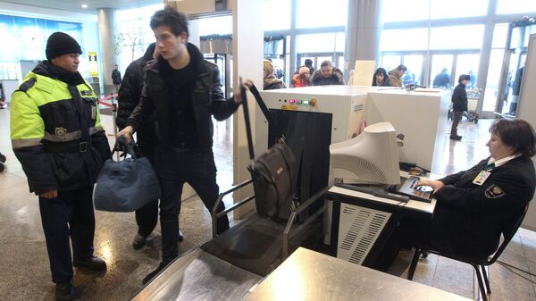 Усиление мер безопасности в аэропорту Домодедово. Архивное фото