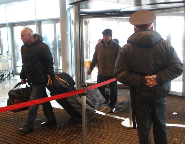 Усиление мер безопасности в аэропорту Домодедово. Архив