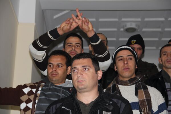 Участники акции незаконных мигрантов, требующие легализации в Греции