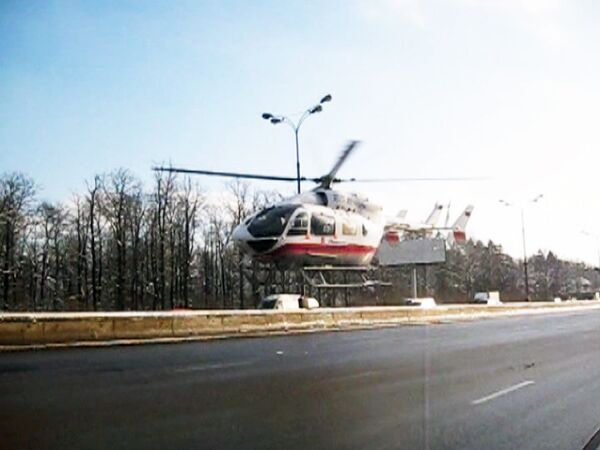 Пострадавшего в аварии на МКАД эвакуировали вертолетом