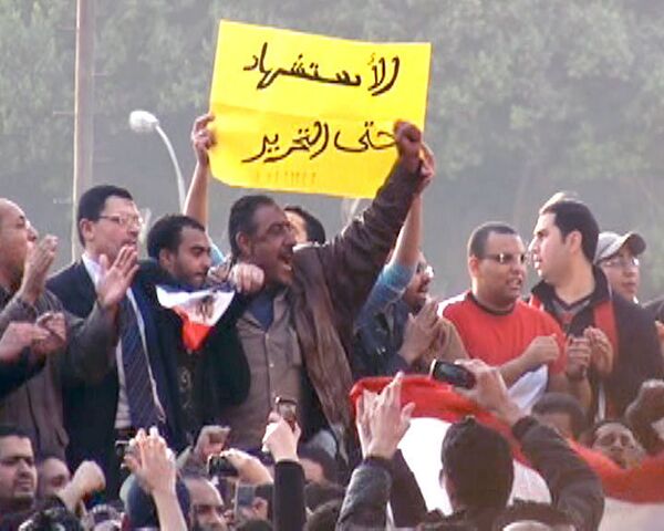 Полиция Египта разогнала тысячи демонстрантов водометами 