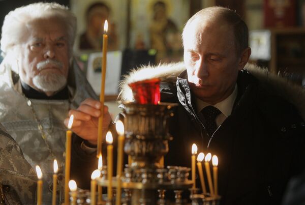 Премьер-министр РФ Владимир Путин посетил храм Троицы Живоначальной на Воробьевых горах