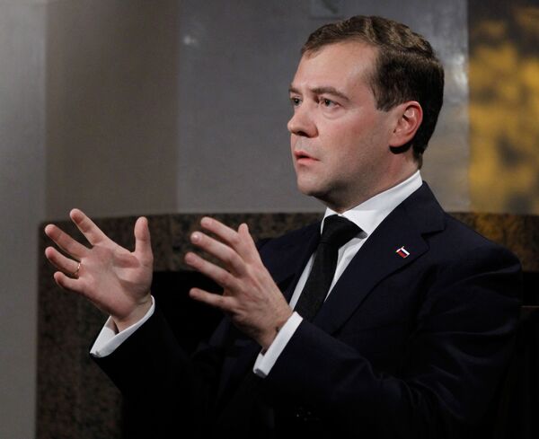 Дмитрий Медведев дает интервью Bloomberg TV