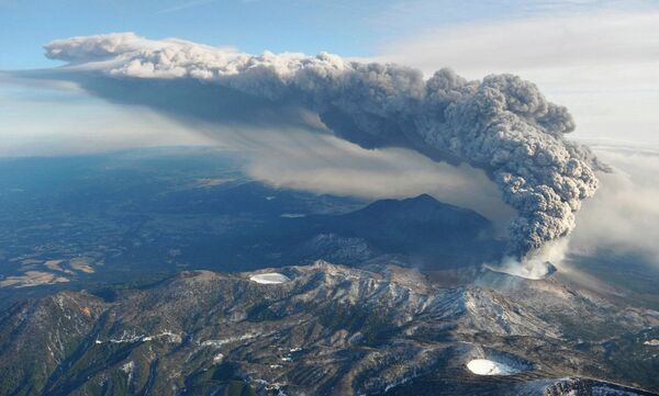 Извержение вулкана Синмоэ в Японии