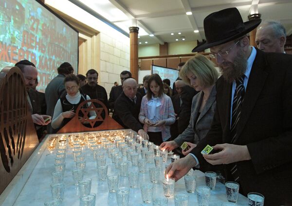 Церемония зажжения свечей, посвященная памяти жертв Холокоста