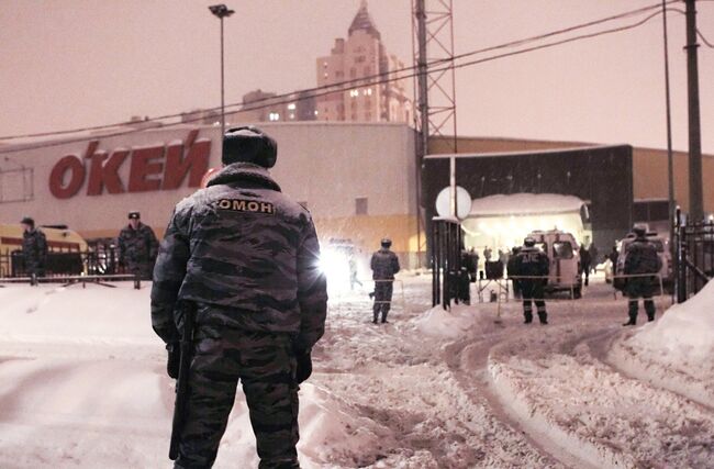 Обрушение кровли в сетевом магазине О'кей в Санкт-Петербурге