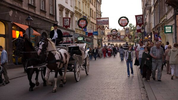 Одна из улиц старого Кракова в Польше. Архивное фото