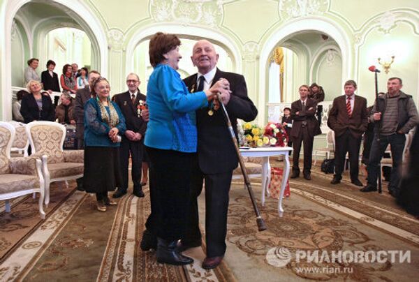 Церемония бракосочетания пары из Дома ветеранов войны прошла в Санкт-Петербурге