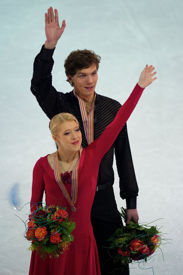 Екатерина Боброва и Дмитрий Соловьев (слева направо)