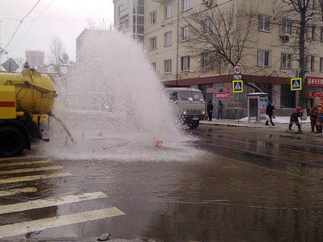 Прорыв трубы в Москве 