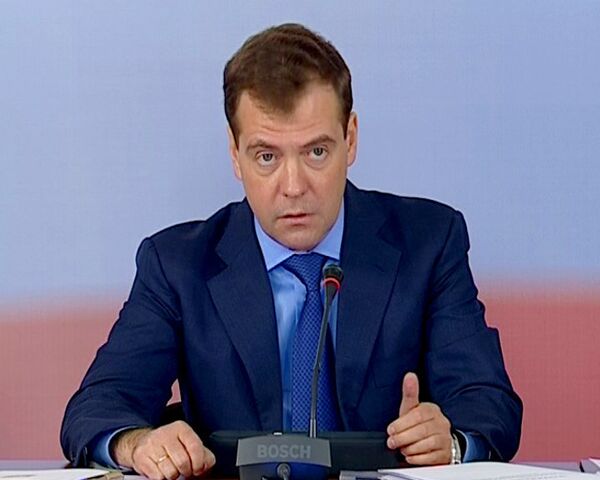 Медведев требует наказать глав госкомпаний, жалеющих денег на инновации