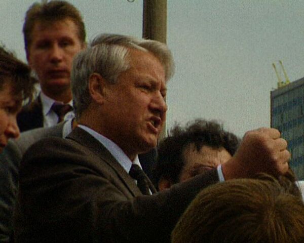 Борис Ельцин заявляет о незаконности действий ГКЧП. Август 1991 года