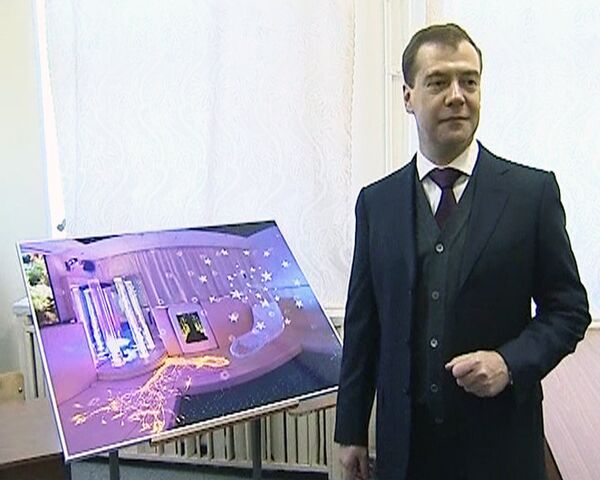 Медведев подарил детскому центру в Екатеринбурге сенсорную комнату