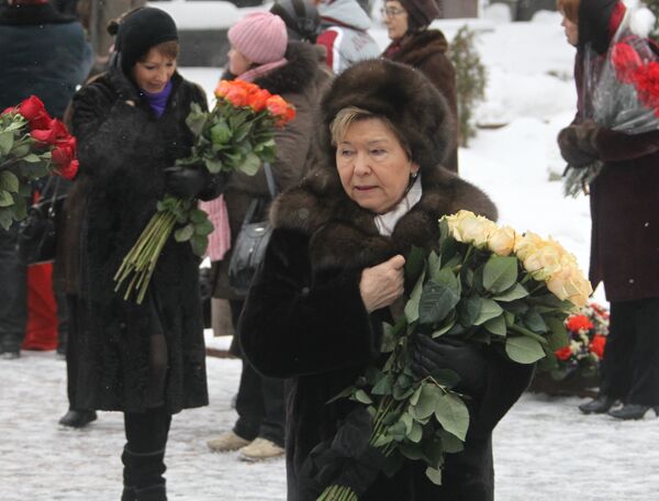 Возложение цветов на могилу первого президента России Бориса Ельцина