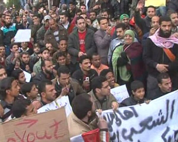 Многотысячная акция протеста проходит в центре Каира