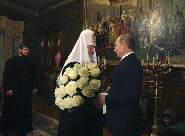 Премьер-министр РФ Владимир Путин поздравил патриарха Кирилла с годовщиной интронизации